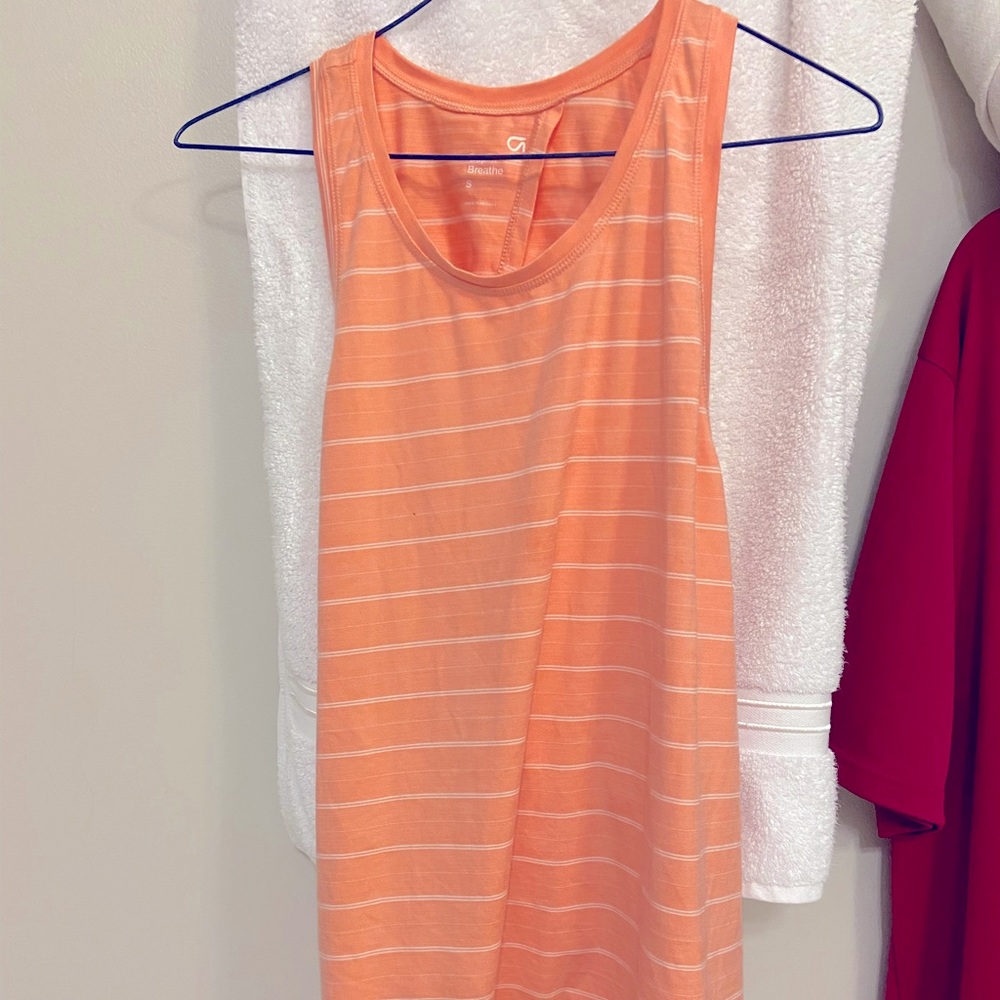 Gap Fit tie behind workout tank